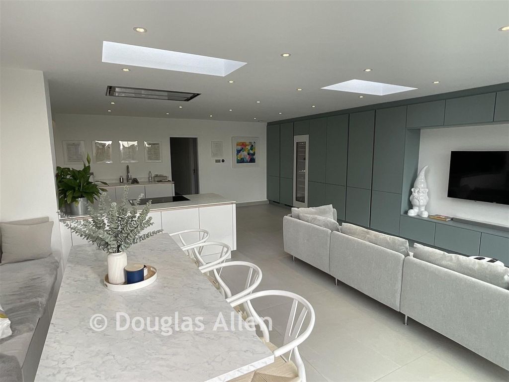 Property photo 3 of 11 Kitchen/Diner