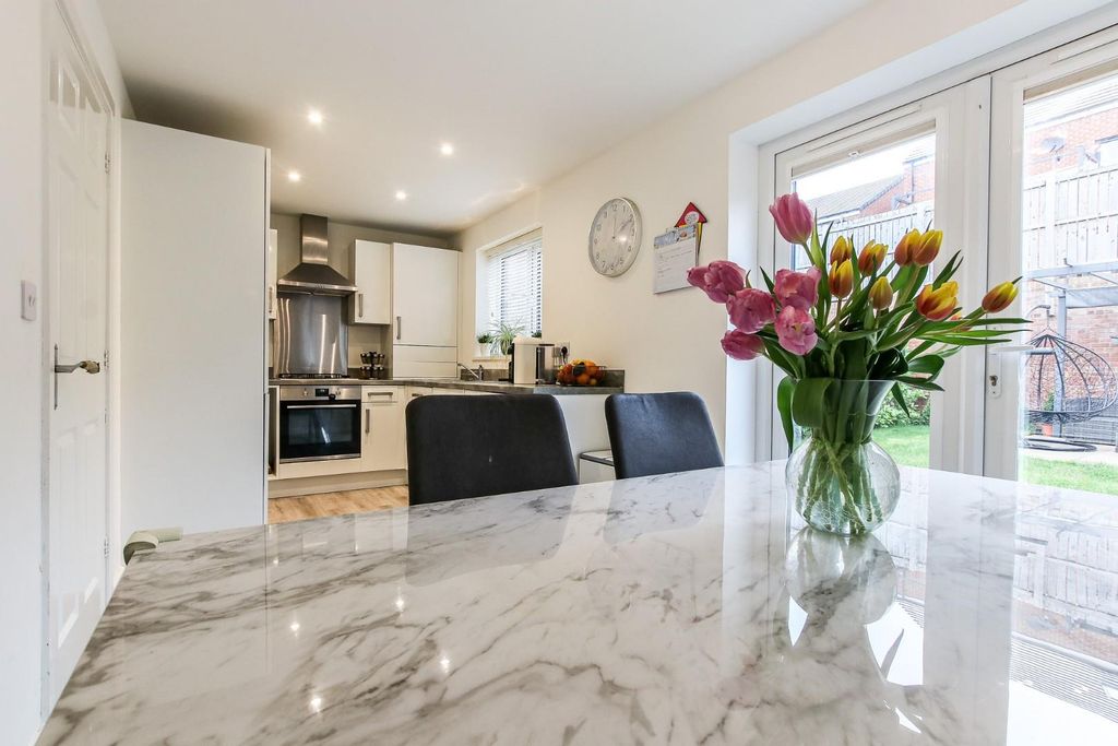 Property photo 2 of 17 Kitchen