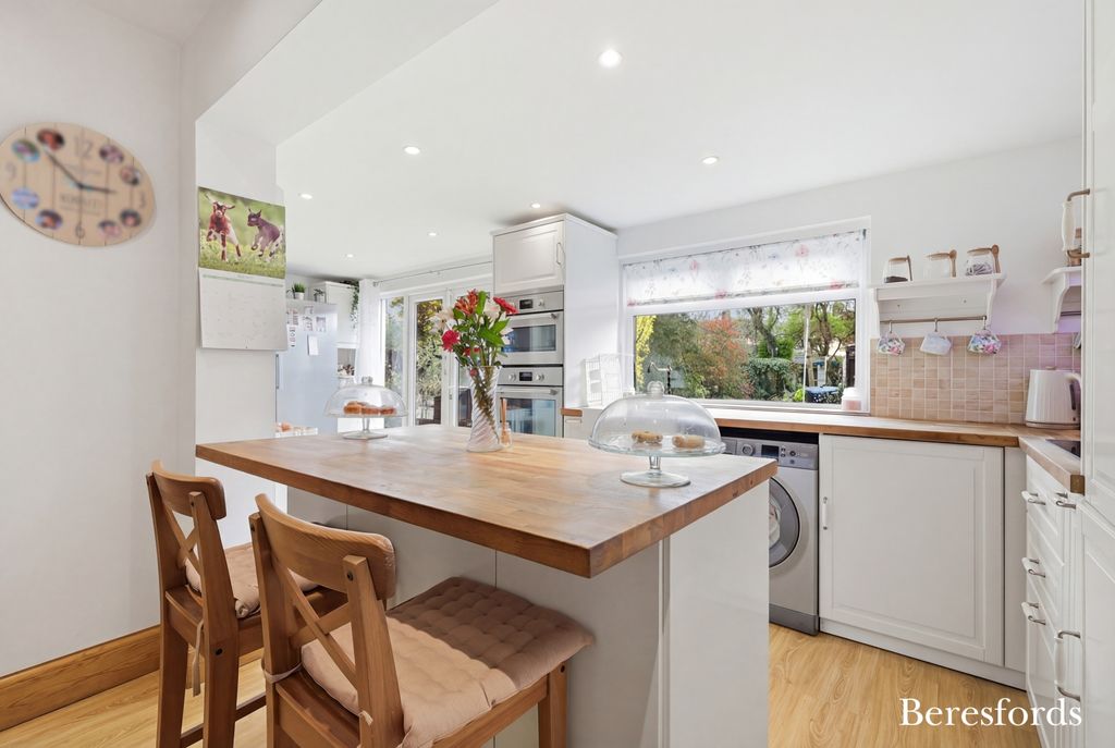 Property photo 2 of 34 Picture No. 23