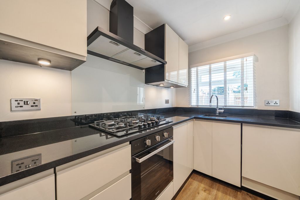 Property photo 3 of 12 1482736-17-6A4293...
