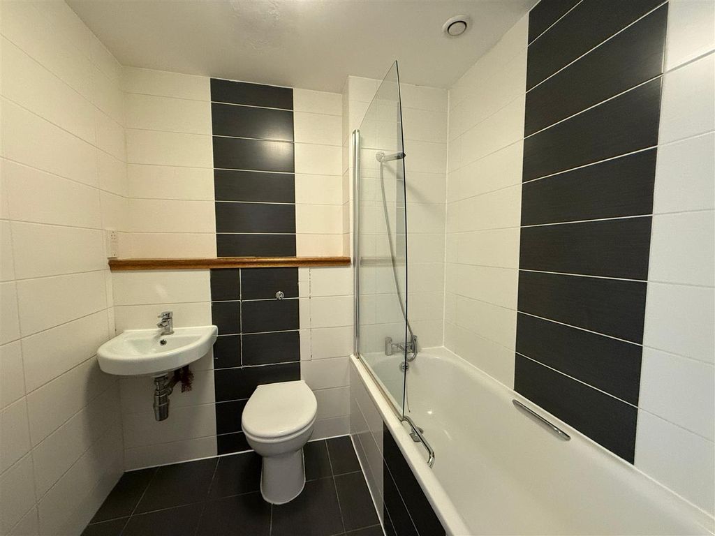 Property photo 1 of 5 Bathroom