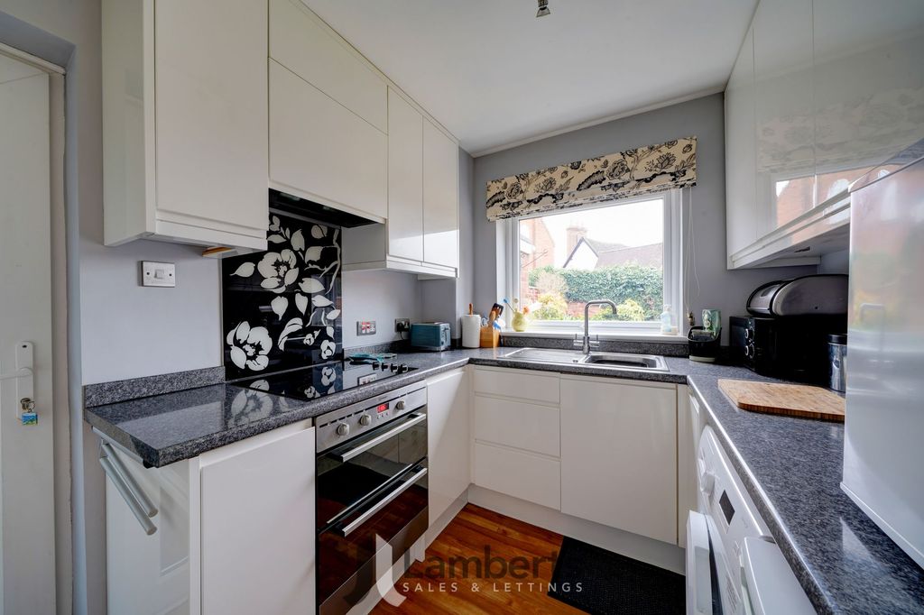 Property photo 3 of 19 Kitchen