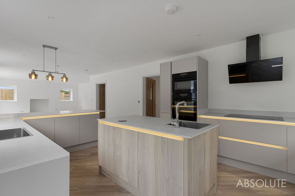 Property photo 2 of 33