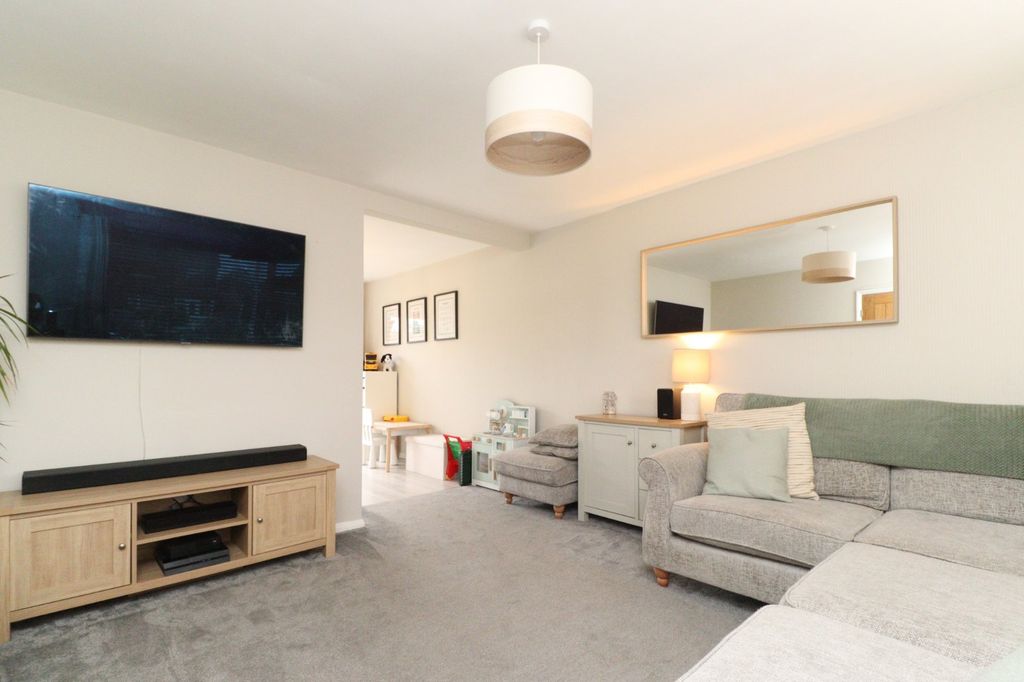 Property photo 3 of 16 Picture 3