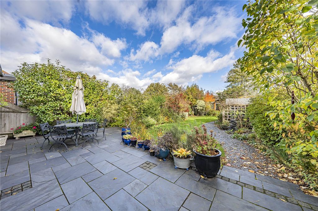 Property photo 2 of 22 Garden