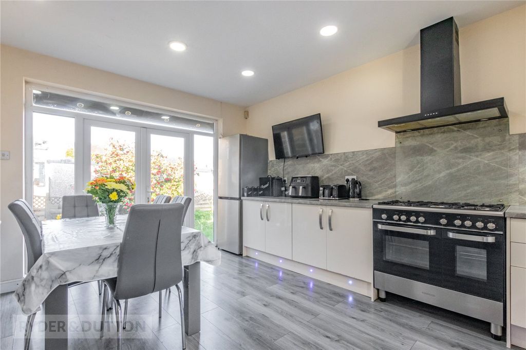 Property photo 2 of 25 Kitchen Diner