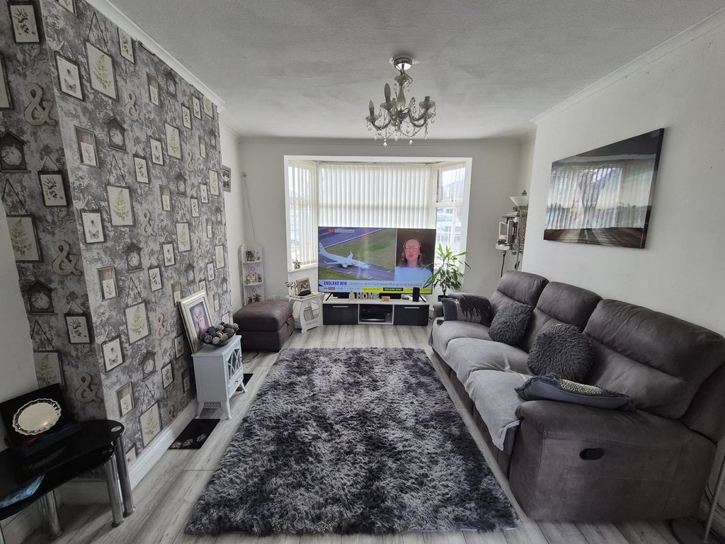 Property photo 3 of 10 Lounge