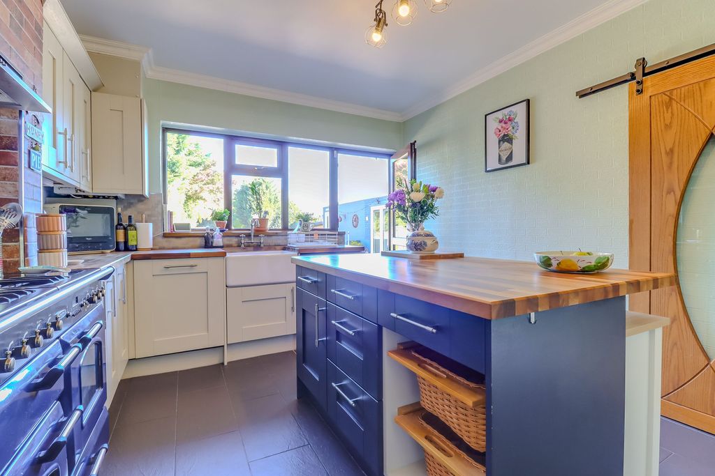 Property photo 2 of 28