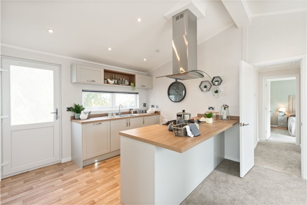 Property photo 3 of 10 Prestige Homeseeker Sofia Kitchen 2