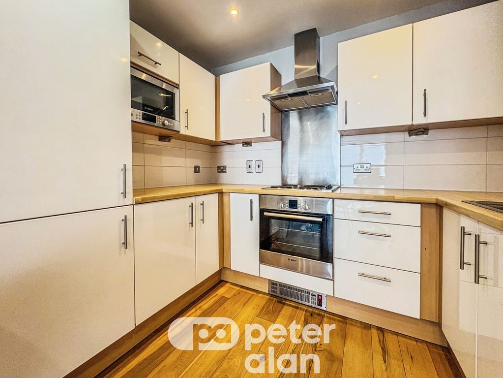 Property photo 3 of 11 Kitchen