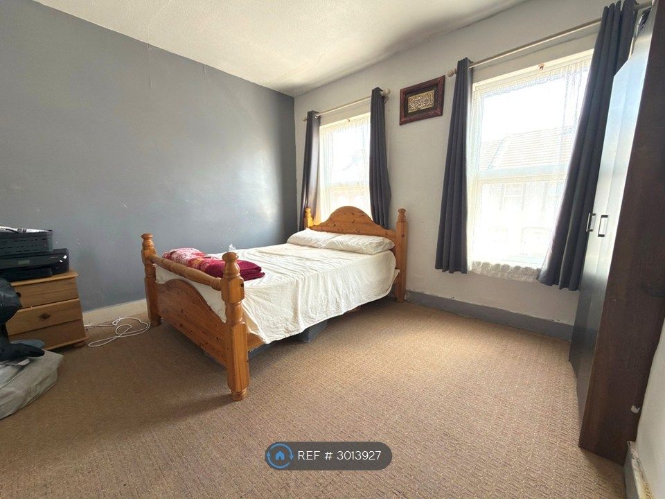Property photo 2 of 8 Bedroom 1