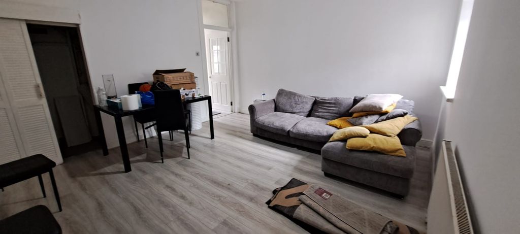 Property photo 1 of 1 4 Bedroom House