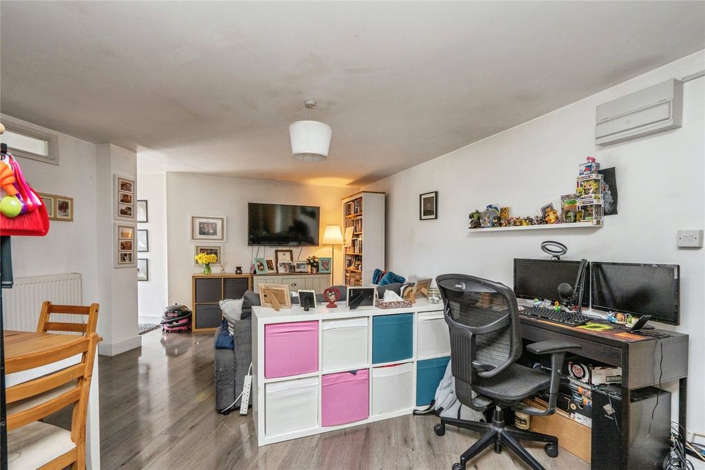 Property photo 3 of 17 Picture No. 01