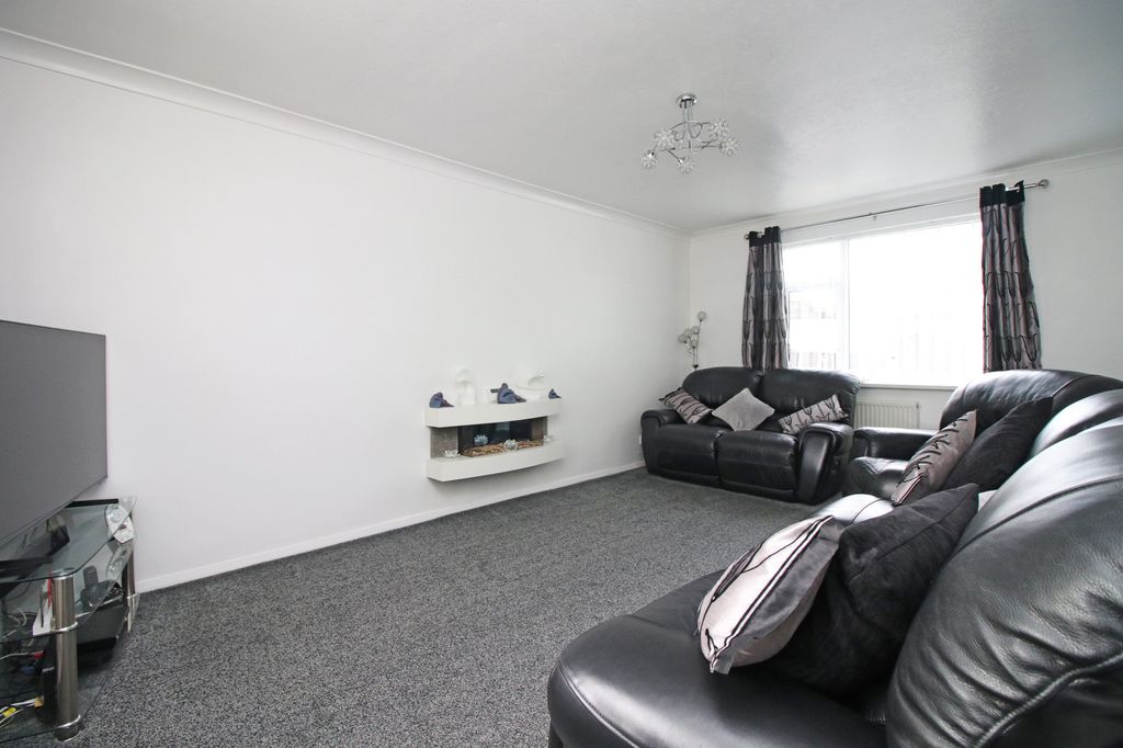 Property photo 2 of 27