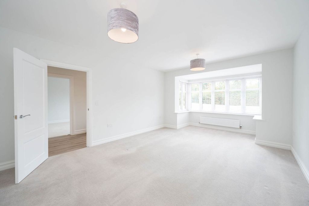 Property photo 3 of 32