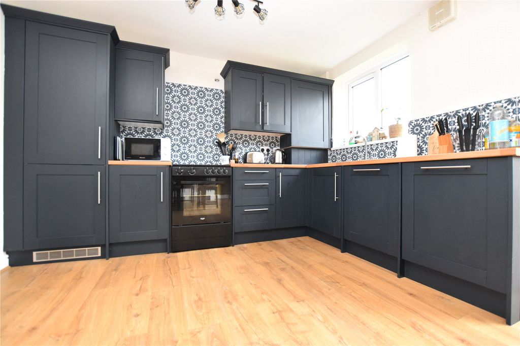 Property photo 2 of 17 Picture No. 15