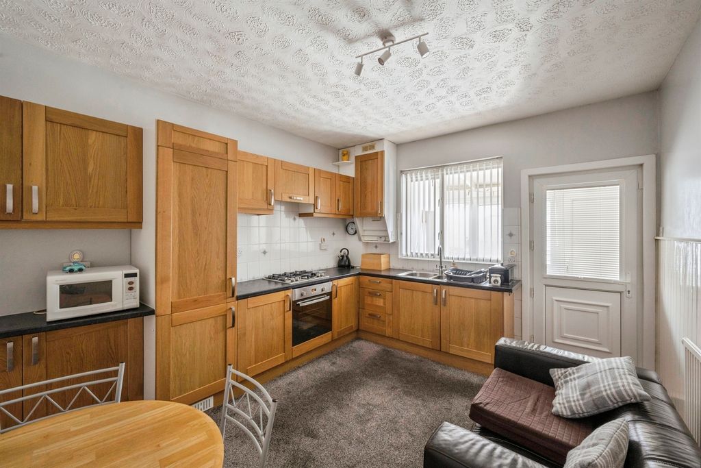 Property photo 2 of 16