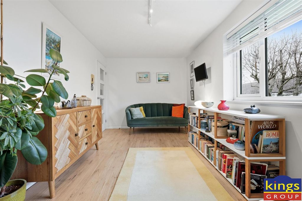 Property photo 2 of 10 007_Img_7629_Autoremove_17067901.Jpg