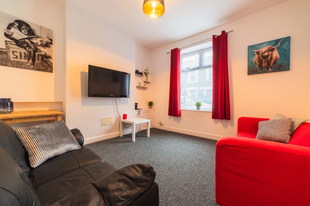 Property photo 2 of 12