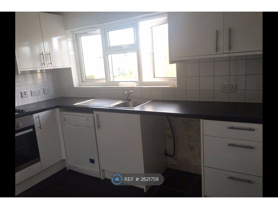Property photo 2 of 11 Kitchen