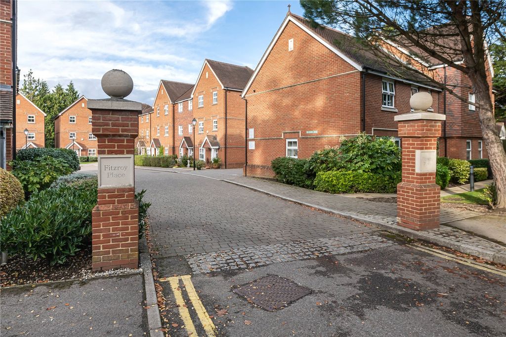 Property photo 3 of 14 Street Scene