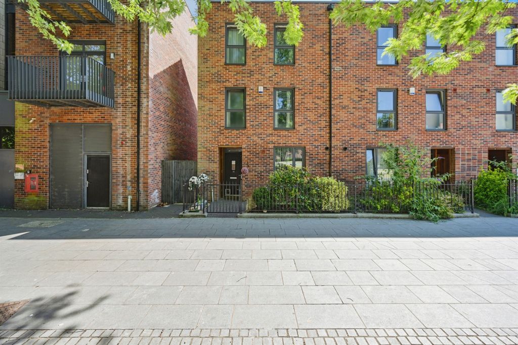 Property photo 1 of 17