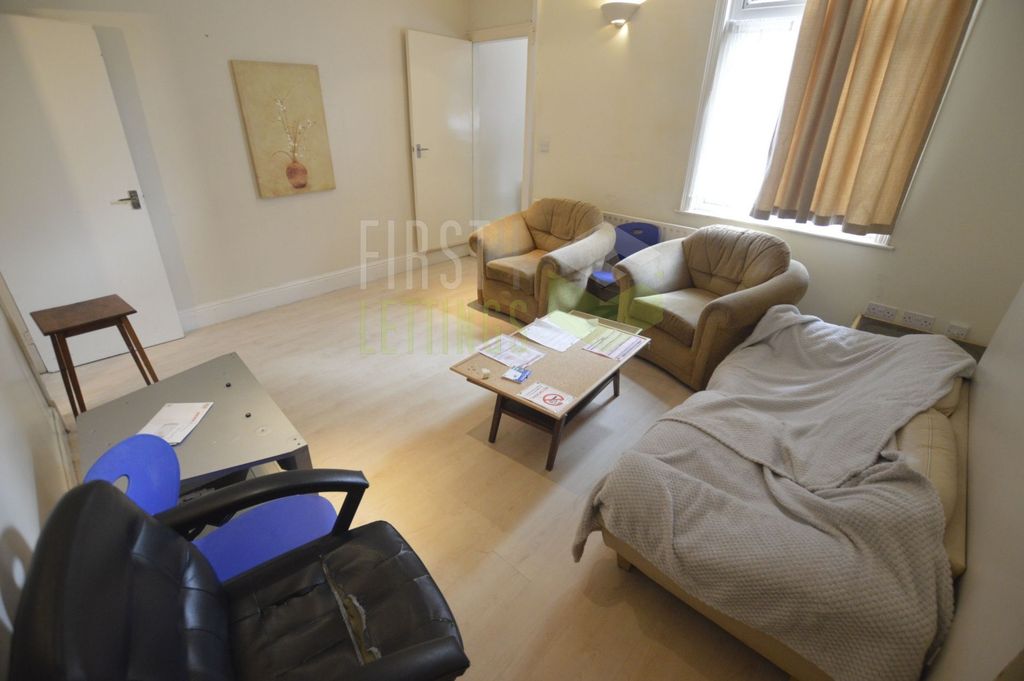 Property photo 2 of 10 Lounge