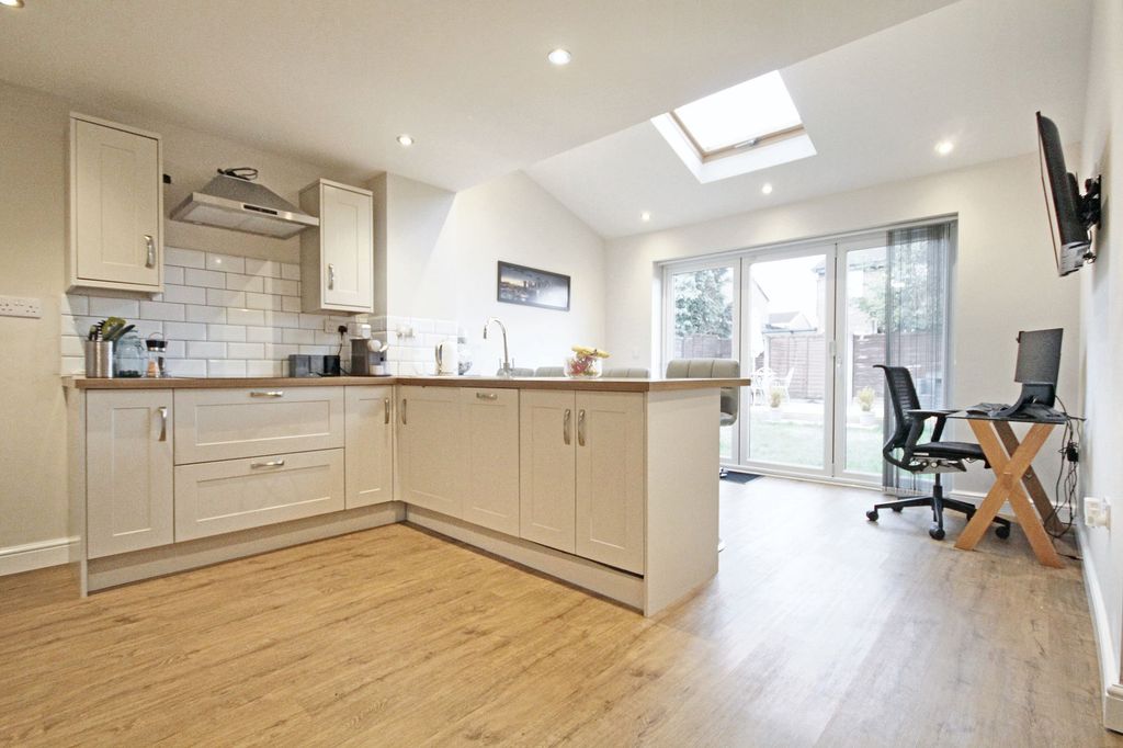 Property photo 2 of 14 Kitchen Diner