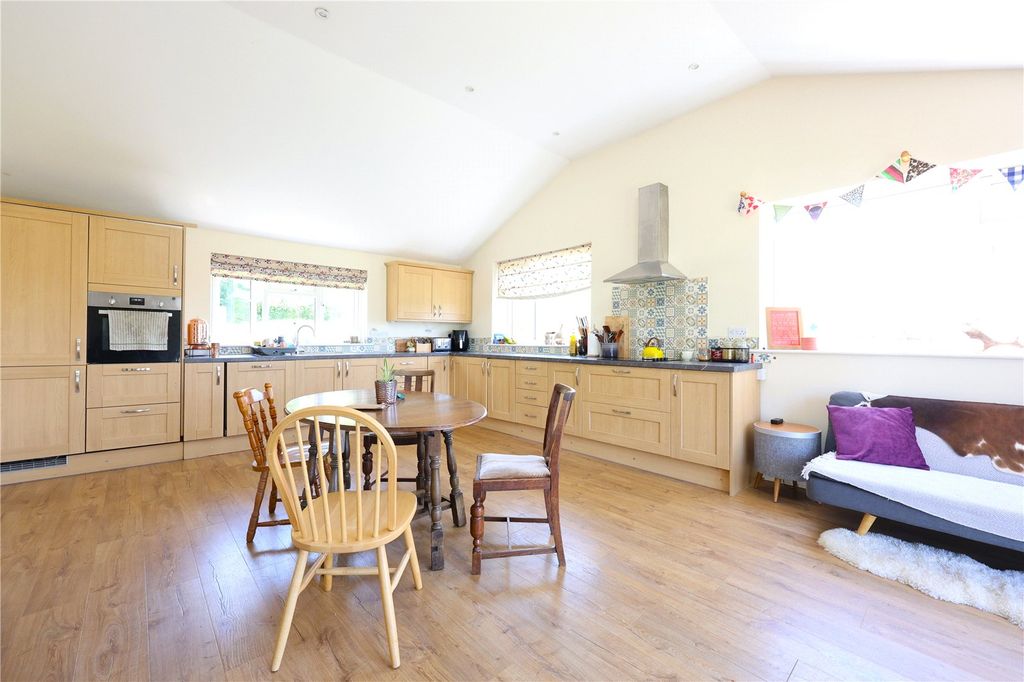 Property photo 3 of 28 Picture No. 53