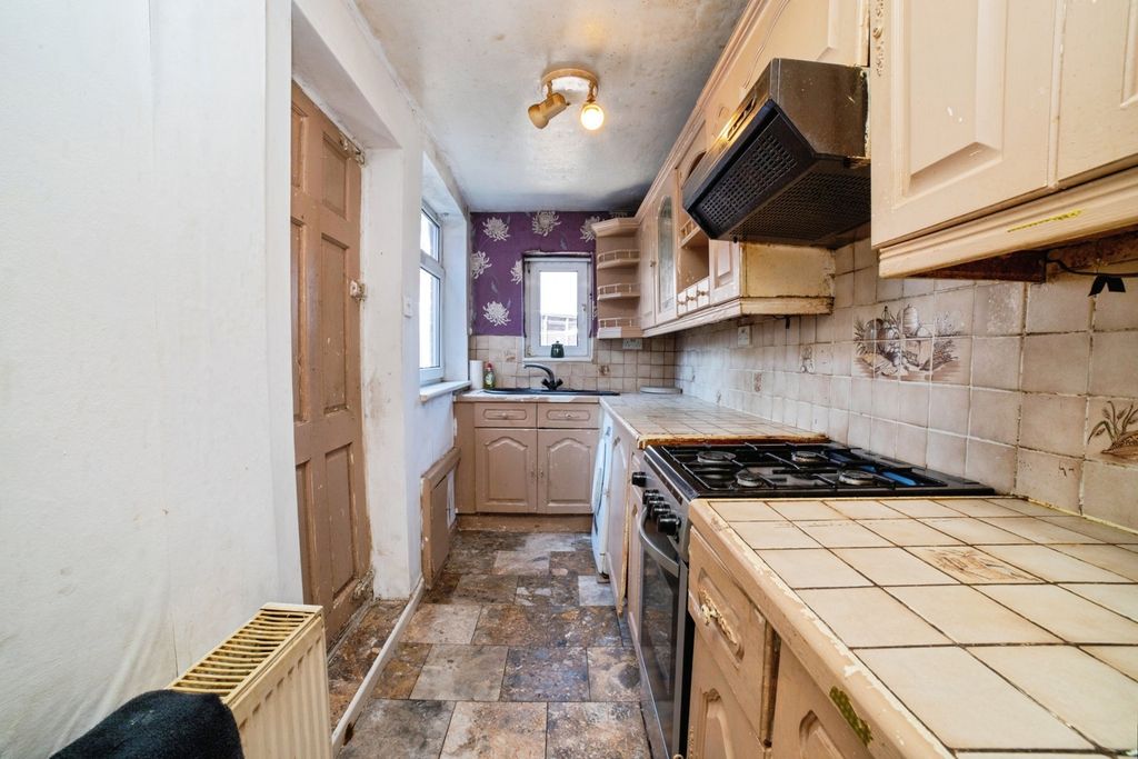 Property photo 2 of 17 Kitchen