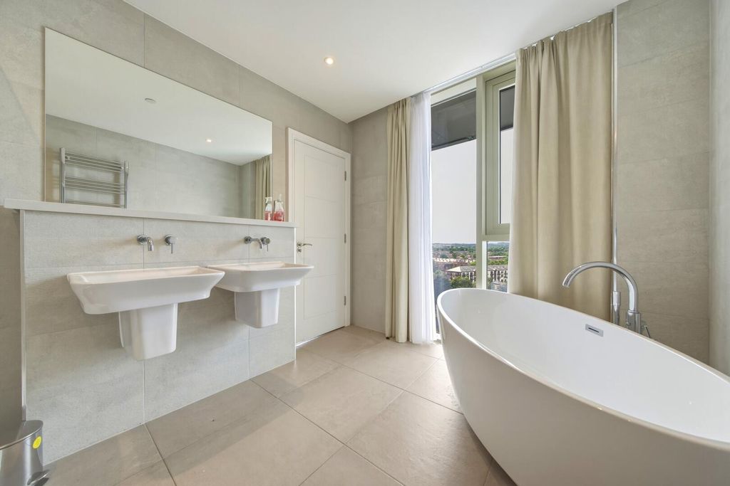 Additional image 16 of 3 bed flat for salePavilion Road, West Bridgford, Nottingham NG2