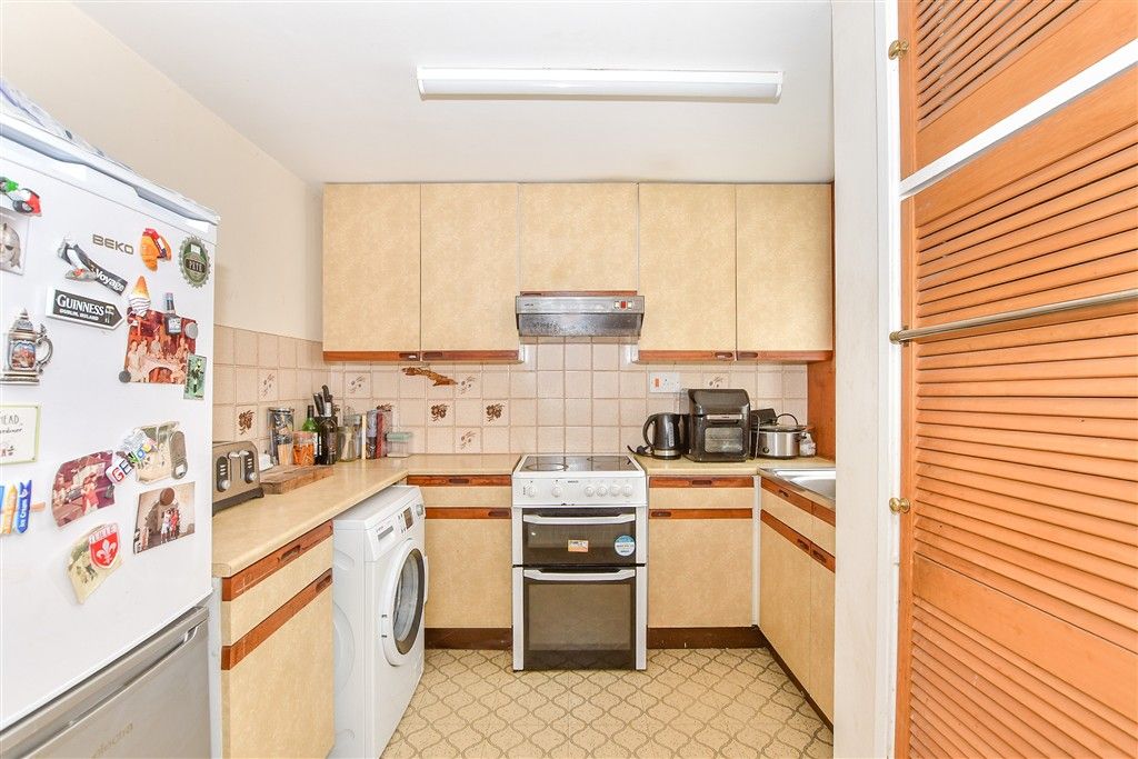 Property photo 3 of 9 Kitchen