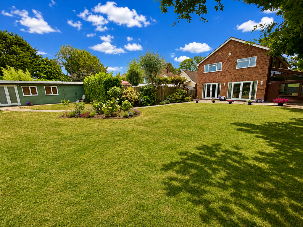 Property photo 2 of 38 D2F4E0A6-7E09-44Fa-8236-0Ae946C0838D