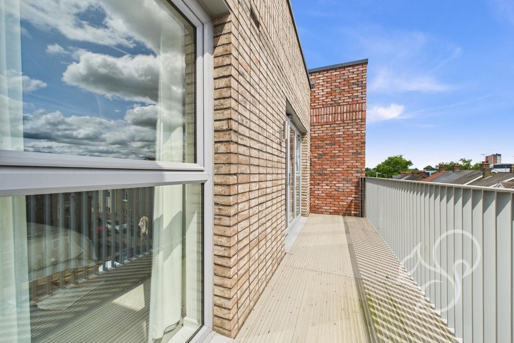 Property photo 3 of 8 Cam05287G0-Pr0085-Still009.Jpg