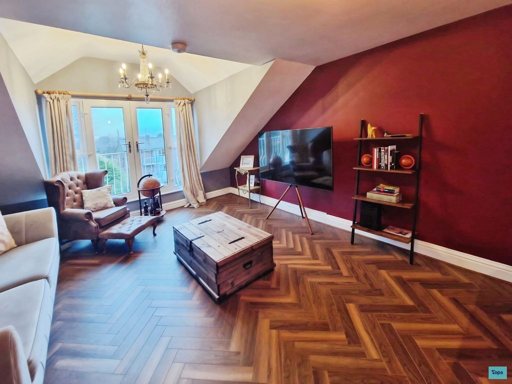 Property photo 2 of 23 Lounge