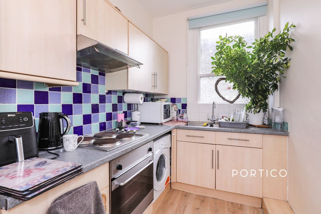 Property photo 3 of 8 Kitchen