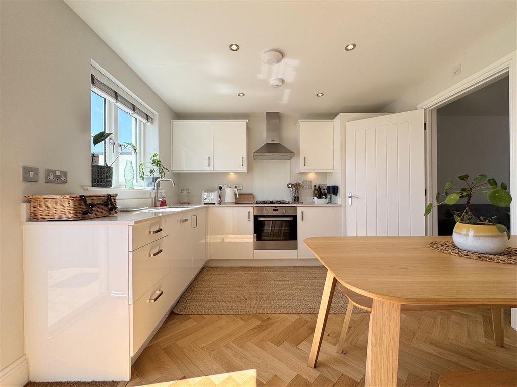 Property photo 2 of 25 Kitchen Diner
