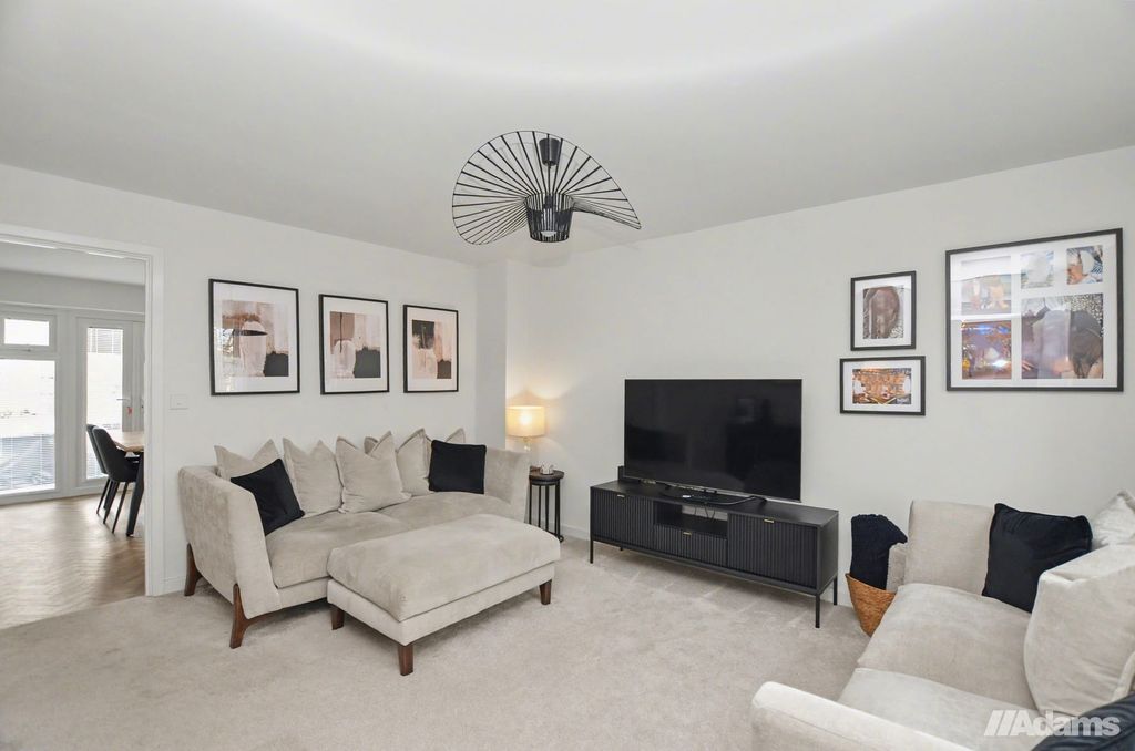 Property photo 2 of 28