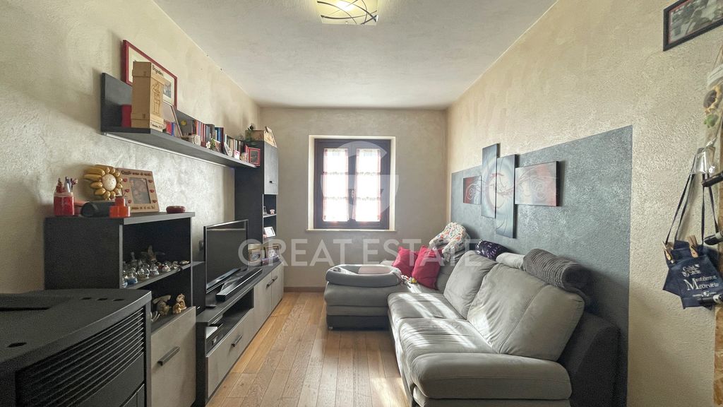 Property photo 2 of 36 Interiors