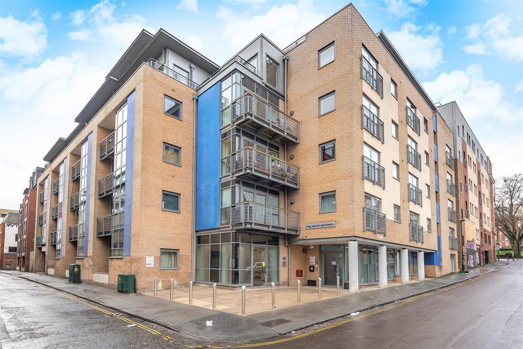 Property photo 1 of 9 Kings Quarter