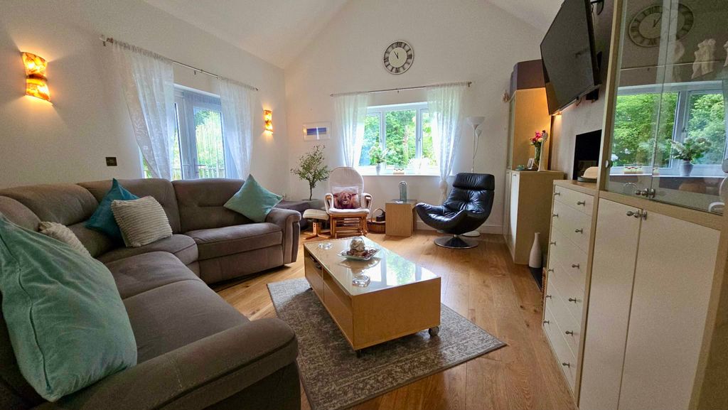 Property photo 3 of 14