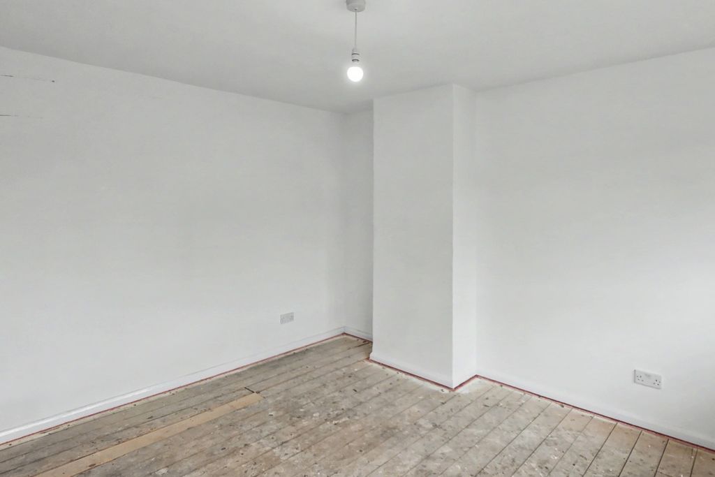 Property photo 2 of 17 30 Andover Close, Uxbridge Ub8 2Xh