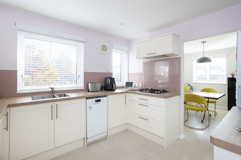 Property photo 3 of 16 Kitchen