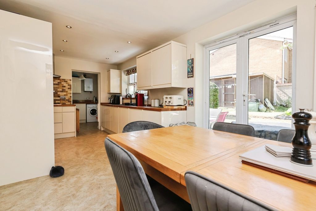 Property photo 3 of 33 Pbox-Img.Jpg