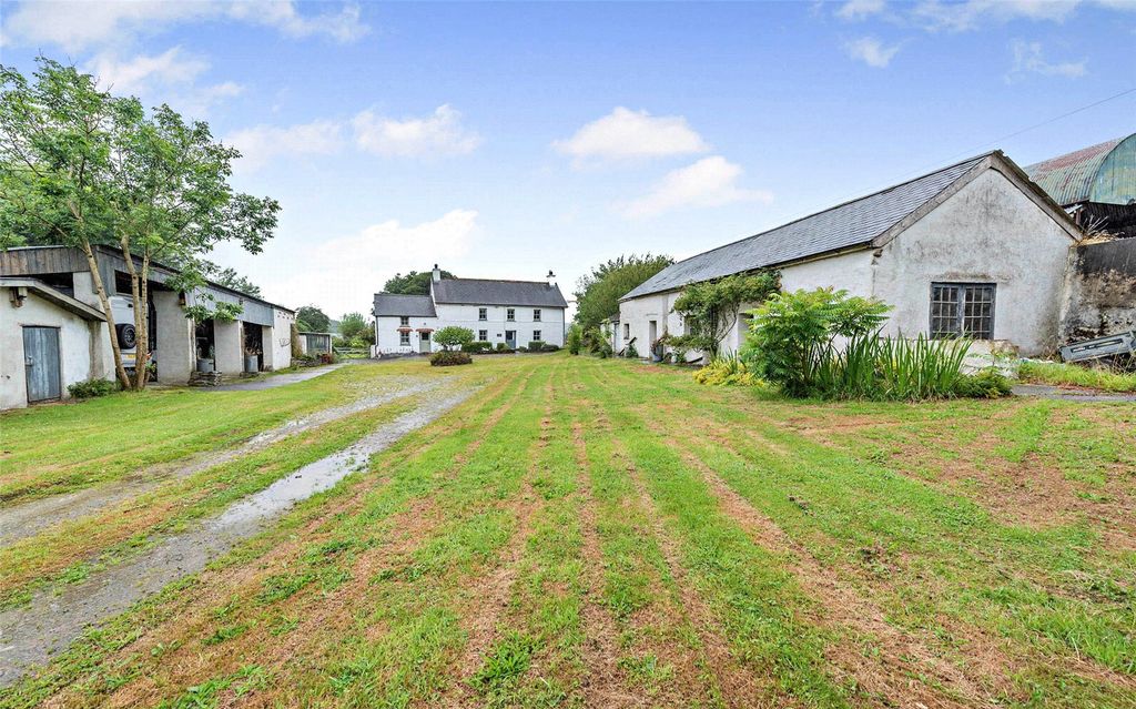 Property photo 2 of 57 Front Courtyard