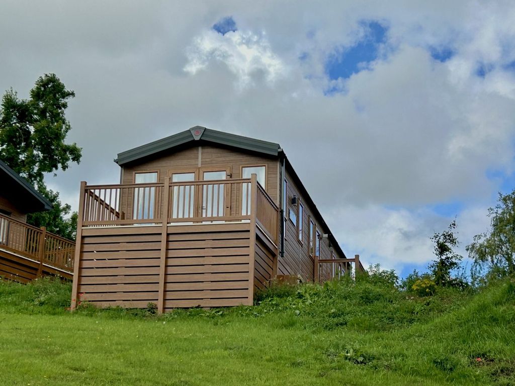 Property photo 1 of 6 Badgers Marlow 53 Outside .Jpg