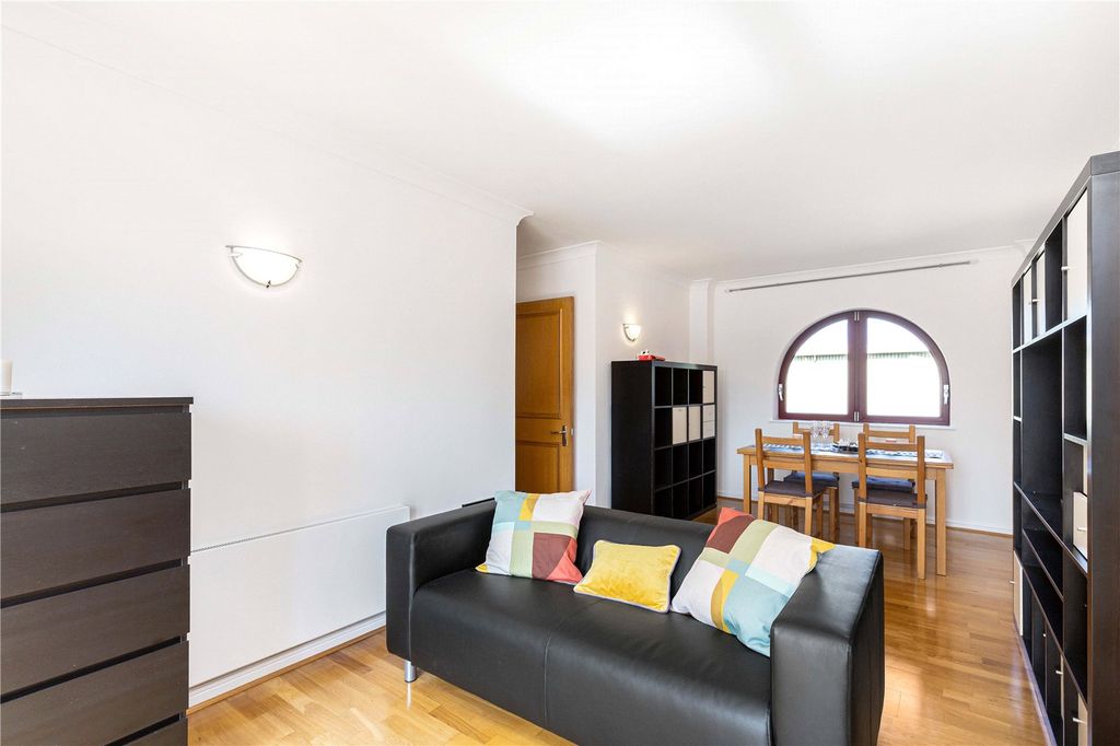 Property photo 2 of 11