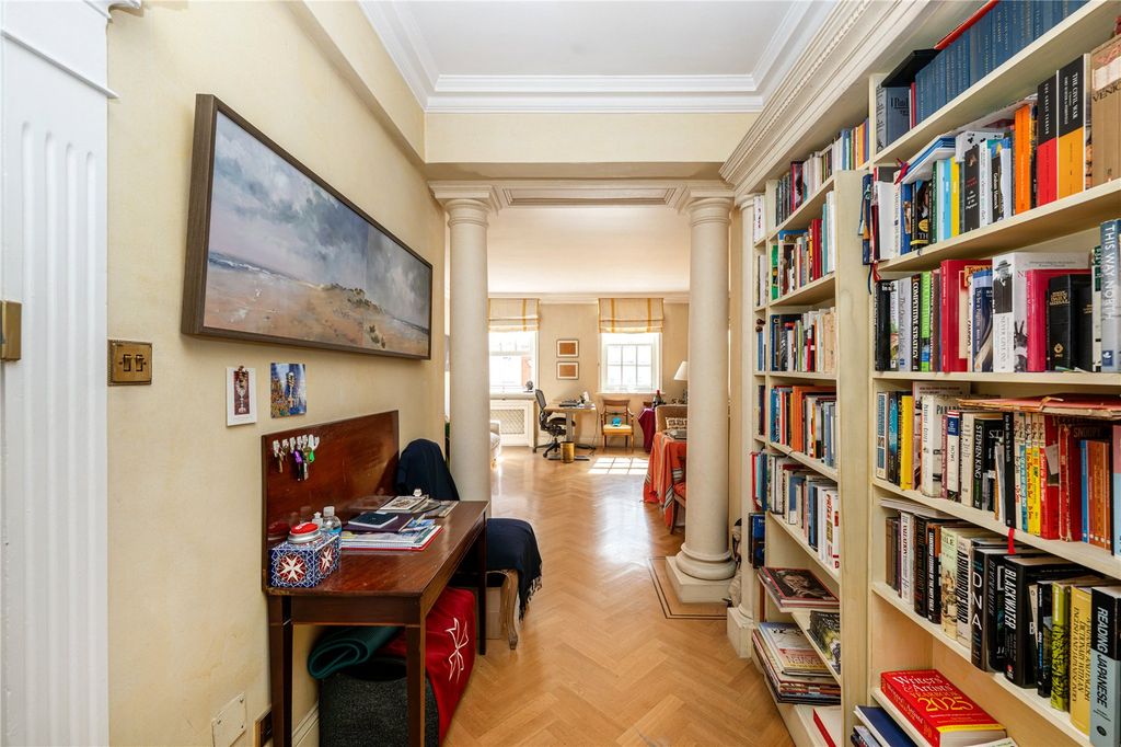 Property photo 3 of 7 Hallway