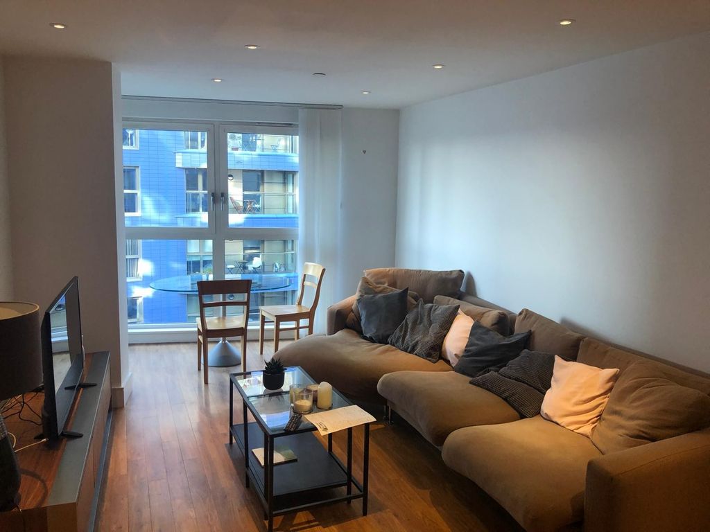 Property photo 1 of 9 Lounge