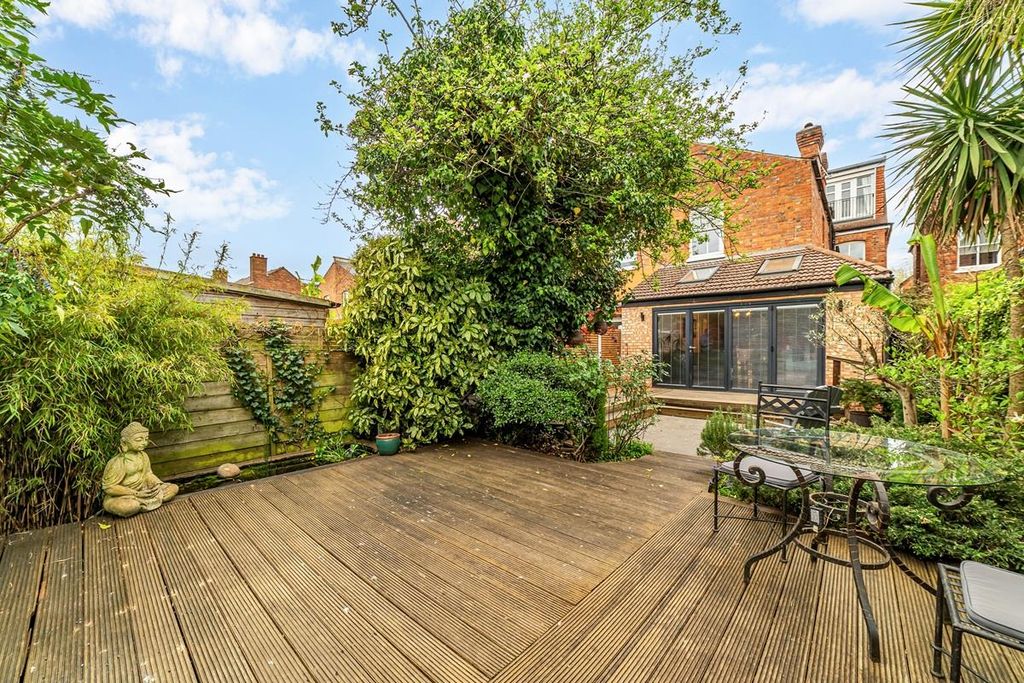 Property photo 3 of 16 17 Lyncroft Gardens-24.Jpg